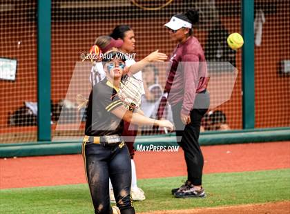 Thumbnail 2 in Calallen vs. Liberty (UIL 4A Softball Final) photogallery.