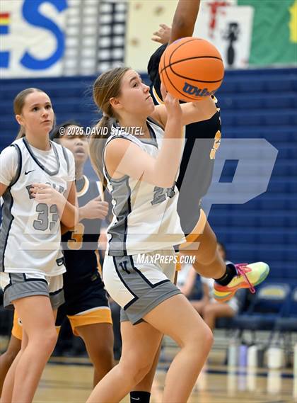 Thumbnail 2 in JV: Inderkum vs. Vista del Lago (Rumble on the River) photogallery.