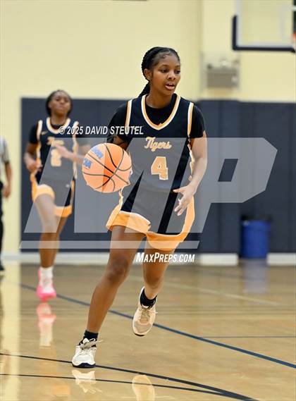 Thumbnail 2 in JV: Inderkum vs. Vista del Lago (Rumble on the River) photogallery.