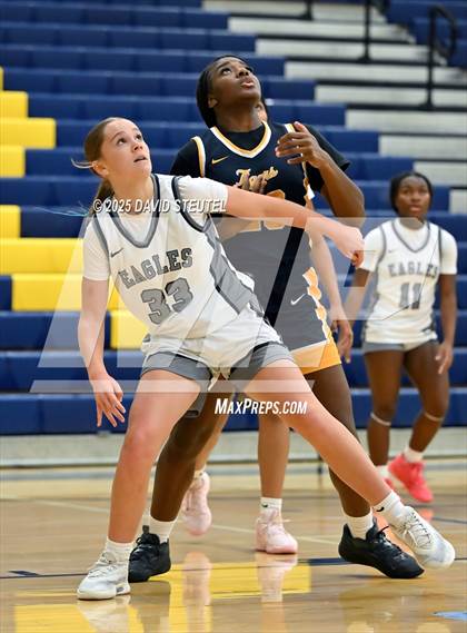 Thumbnail 3 in JV: Inderkum vs. Vista del Lago (Rumble on the River) photogallery.