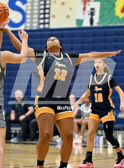 Thumbnail 1 in JV: Inderkum vs. Vista del Lago (Rumble on the River) photogallery.