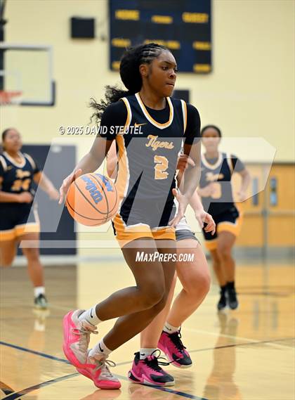 Thumbnail 2 in JV: Inderkum vs. Vista del Lago (Rumble on the River) photogallery.