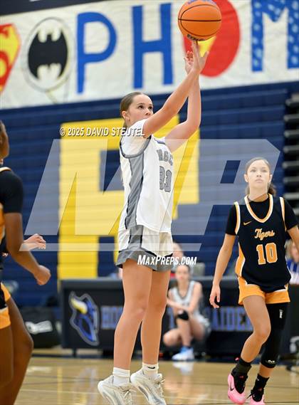 Thumbnail 3 in JV: Inderkum vs. Vista del Lago (Rumble on the River) photogallery.