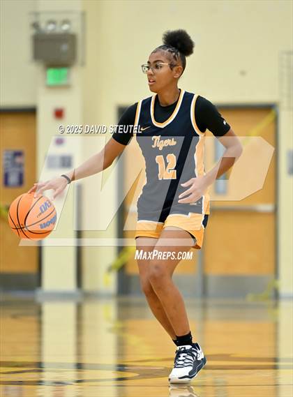 Thumbnail 3 in JV: Inderkum vs. Vista del Lago (Rumble on the River) photogallery.