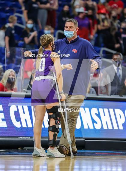 Thumbnail 2 in Hardin-Jefferson vs. Canyon (UIL 4A Final) photogallery.