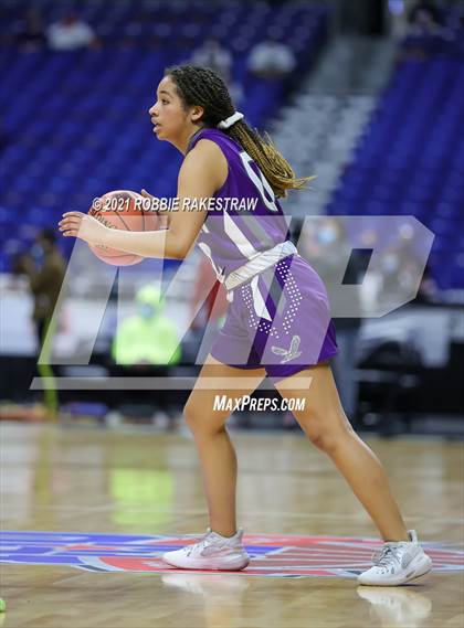 Thumbnail 2 in Hardin-Jefferson vs. Canyon (UIL 4A Final) photogallery.