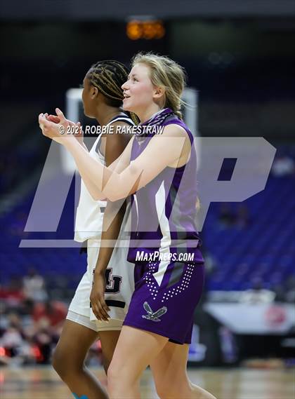 Thumbnail 3 in Hardin-Jefferson vs. Canyon (UIL 4A Final) photogallery.