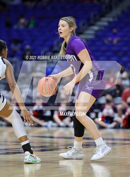 Thumbnail 2 in Hardin-Jefferson vs. Canyon (UIL 4A Final) photogallery.