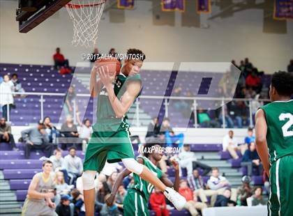 Thumbnail 2 in Tampa Catholic vs. Hillcrest Prep (Holiday Invitational) photogallery.