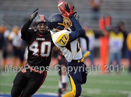 Thumbnail 3 in South Hadley vs. Putnam Vo-Tech (MIAA Division II West Final) photogallery.