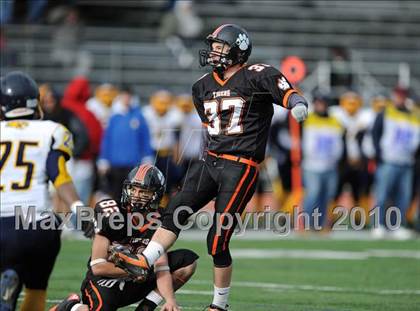 Thumbnail 3 in South Hadley vs. Putnam Vo-Tech (MIAA Division II West Final) photogallery.