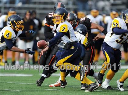 Thumbnail 1 in South Hadley vs. Putnam Vo-Tech (MIAA Division II West Final) photogallery.
