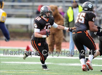 Thumbnail 1 in South Hadley vs. Putnam Vo-Tech (MIAA Division II West Final) photogallery.