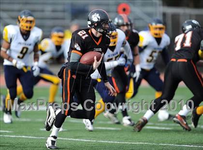 Thumbnail 2 in South Hadley vs. Putnam Vo-Tech (MIAA Division II West Final) photogallery.