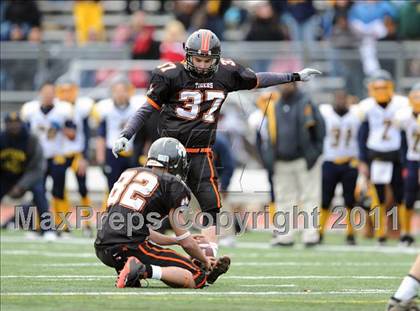 Thumbnail 1 in South Hadley vs. Putnam Vo-Tech (MIAA Division II West Final) photogallery.