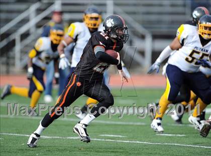 Thumbnail 3 in South Hadley vs. Putnam Vo-Tech (MIAA Division II West Final) photogallery.