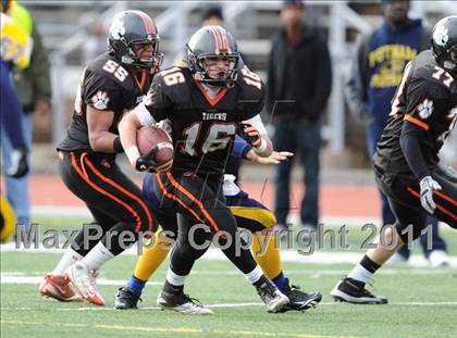 Thumbnail 3 in South Hadley vs. Putnam Vo-Tech (MIAA Division II West Final) photogallery.