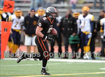 Thumbnail 1 in South Hadley vs. Putnam Vo-Tech (MIAA Division II West Final) photogallery.