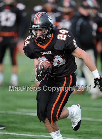 Thumbnail 2 in South Hadley vs. Putnam Vo-Tech (MIAA Division II West Final) photogallery.