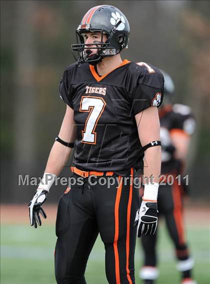 Thumbnail 2 in South Hadley vs. Putnam Vo-Tech (MIAA Division II West Final) photogallery.