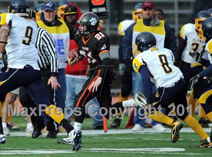 Thumbnail 2 in South Hadley vs. Putnam Vo-Tech (MIAA Division II West Final) photogallery.
