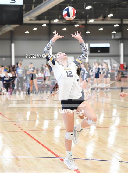 Thumbnail 2 in Bishop Gorman vs. Mead (Nike TOC Southwest) photogallery.