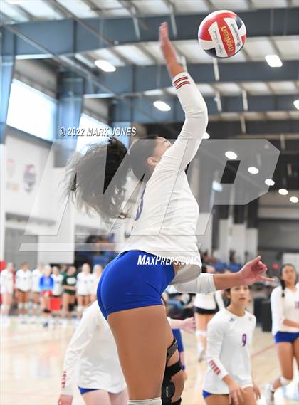 Thumbnail 2 in Bishop Gorman vs. Mead (Nike TOC Southwest) photogallery.