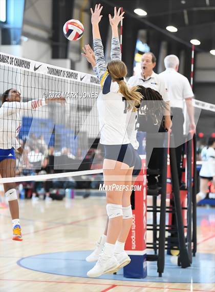 Thumbnail 2 in Bishop Gorman vs. Mead (Nike TOC Southwest) photogallery.