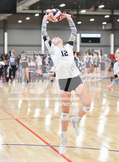 Thumbnail 3 in Bishop Gorman vs. Mead (Nike TOC Southwest) photogallery.