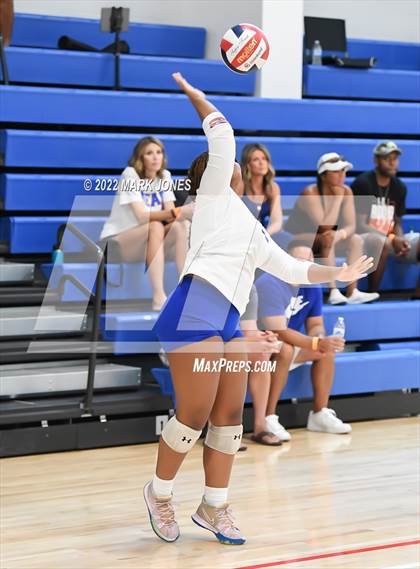 Thumbnail 2 in Bishop Gorman vs. Mead (Nike TOC Southwest) photogallery.