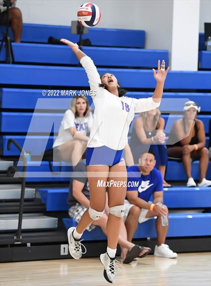 Thumbnail 1 in Bishop Gorman vs. Mead (Nike TOC Southwest) photogallery.