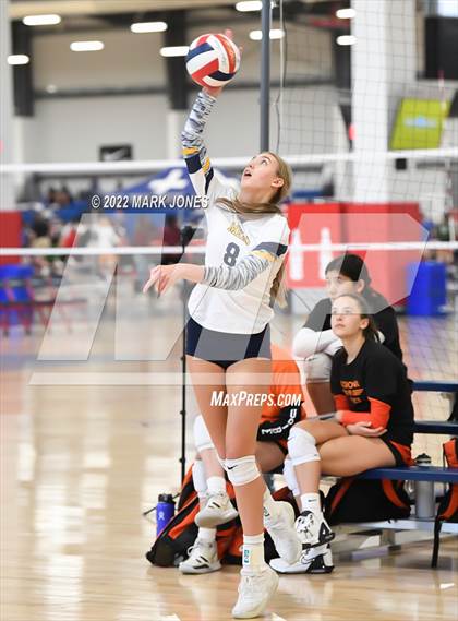 Thumbnail 1 in Bishop Gorman vs. Mead (Nike TOC Southwest) photogallery.