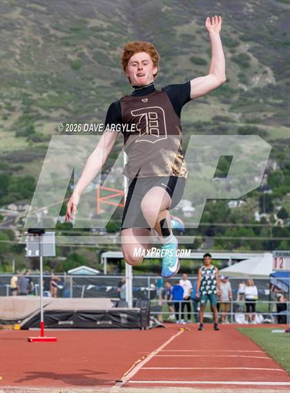 Thumbnail 2 in Phoenix Invitational photogallery.