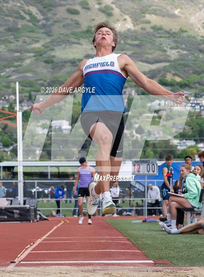 Thumbnail 1 in Phoenix Invitational photogallery.