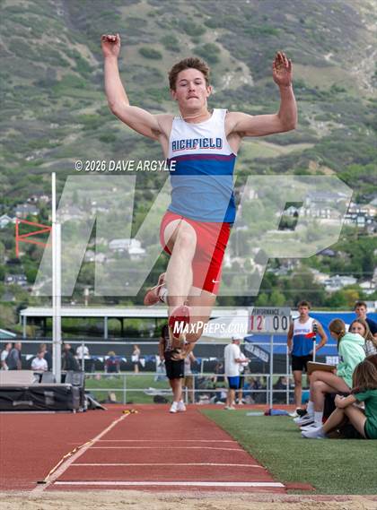 Thumbnail 1 in Phoenix Invitational photogallery.