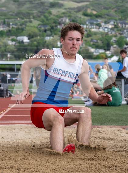 Thumbnail 3 in Phoenix Invitational photogallery.