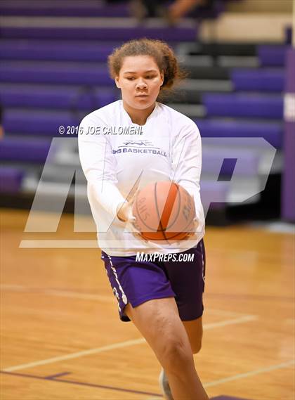 Thumbnail 3 in Boerne vs New Braunfels (Boerne ISD Tournament) photogallery.