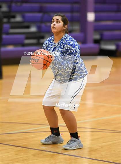 Thumbnail 3 in Boerne vs New Braunfels (Boerne ISD Tournament) photogallery.