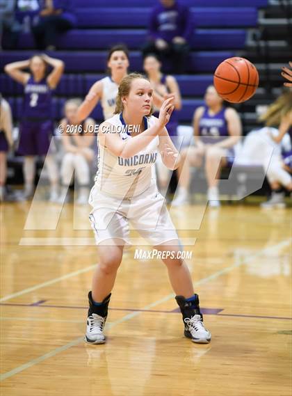 Thumbnail 3 in Boerne vs New Braunfels (Boerne ISD Tournament) photogallery.