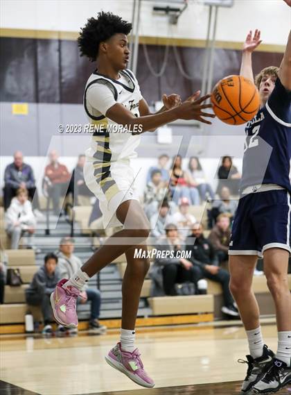 Thumbnail 1 in Loyola vs St Francis photogallery.