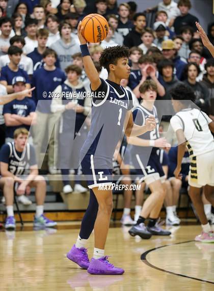Thumbnail 2 in Loyola vs St Francis photogallery.