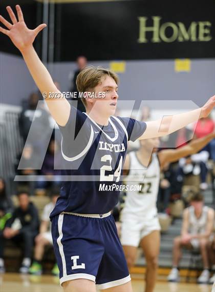 Thumbnail 3 in Loyola vs St Francis photogallery.