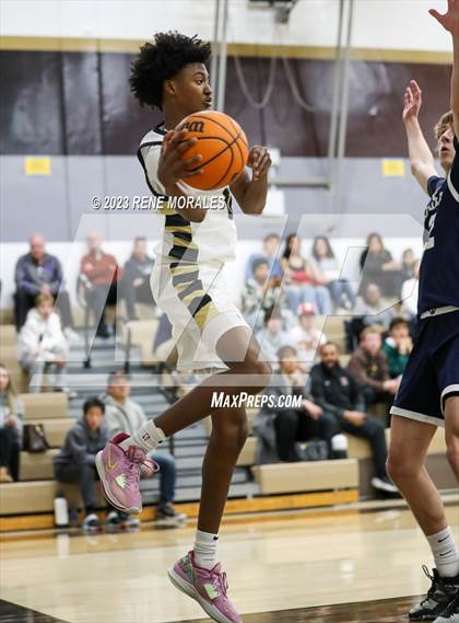 Thumbnail 3 in Loyola vs St Francis photogallery.