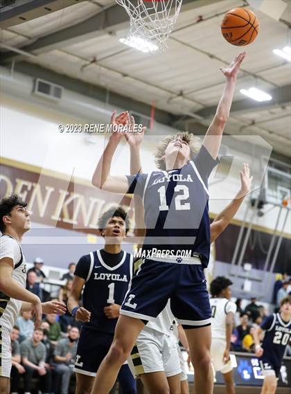 Thumbnail 3 in Loyola vs St Francis photogallery.