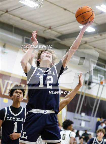 Thumbnail 2 in Loyola vs St Francis photogallery.
