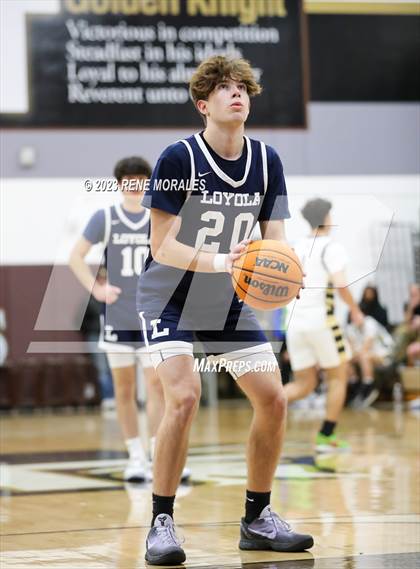 Thumbnail 2 in Loyola vs St Francis photogallery.