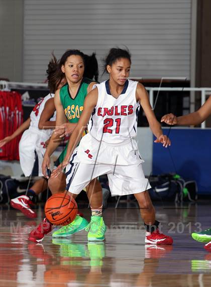 Thumbnail 3 in Dawson [Glenda] vs. DeSoto (McDonald's Texas Invitational) photogallery.