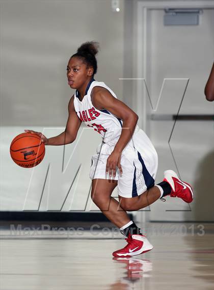 Thumbnail 2 in Dawson [Glenda] vs. DeSoto (McDonald's Texas Invitational) photogallery.