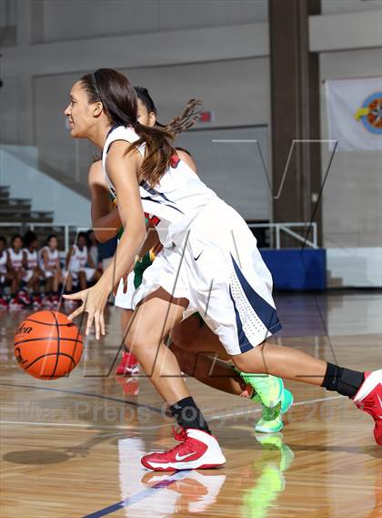 Thumbnail 3 in Dawson [Glenda] vs. DeSoto (McDonald's Texas Invitational) photogallery.
