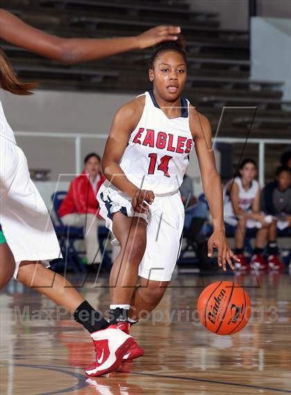 Thumbnail 3 in Dawson [Glenda] vs. DeSoto (McDonald's Texas Invitational) photogallery.